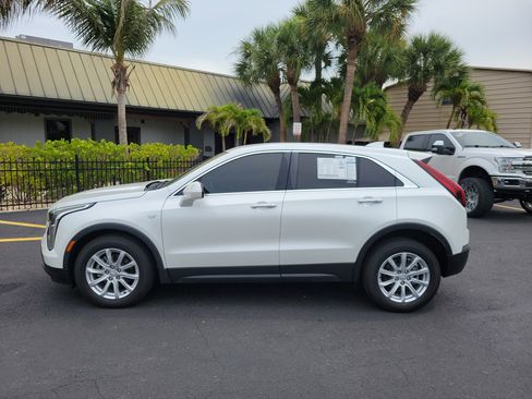 Used 2021 Cadillac XT4 Luxury w/ Driver Awareness Package AWD/4WD image 9