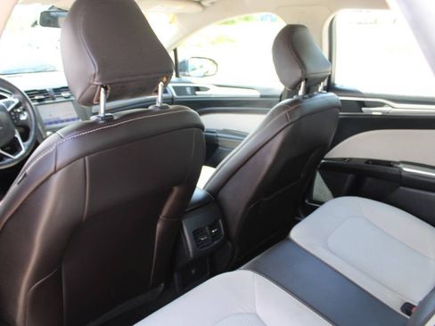 Used 2020 Ford Fusion SE w/ Equipment Group 151A FWD image 16
