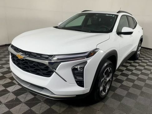 New 2026 Chevrolet Trax LT w/ LT Convenience Package FWD image 5