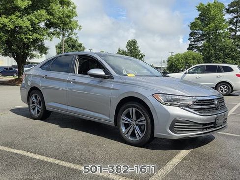 Used 2024 Volkswagen Jetta SE w/ Panoramic Sunroof Package FWD image 7