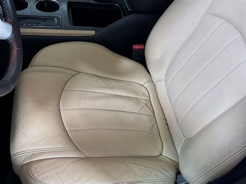 Used 2010 Chevrolet Traverse LTZ FWD image 17