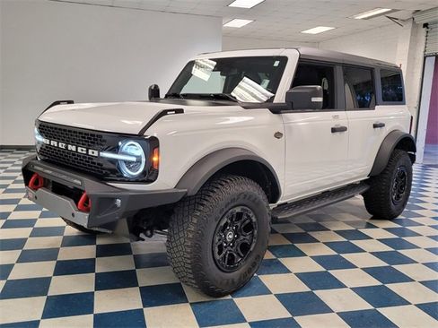 Used 2023 Ford Bronco Wildtrak image 3