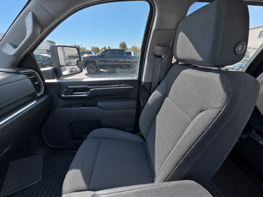 Used 2024 Chevrolet Silverado 2500 LT AWD/4WD image 11
