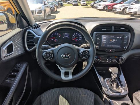 Used 2020 Kia Soul LX FWD image 16