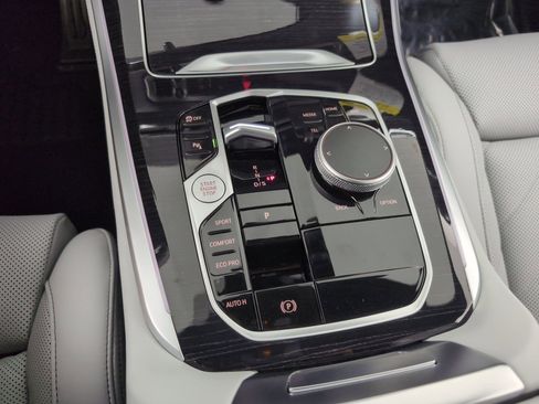 Used 2026 BMW X5 sDrive40i image 15