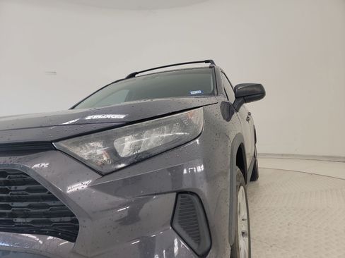 Used 2020 Toyota RAV4 LE FWD image 10