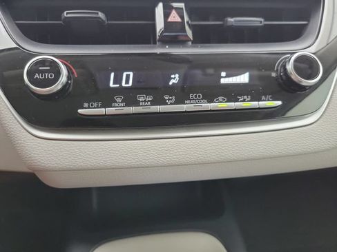 Used 2021 Toyota Corolla LE FWD image 32