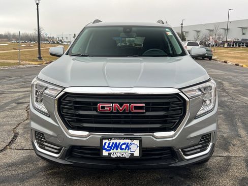 Used 2024 GMC Terrain SLE w/ Driver Convenience Package image 8