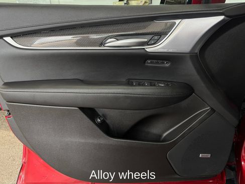 Used 2025 Cadillac XT5 Sportv w/ Technology Package AWD/4WD image 10