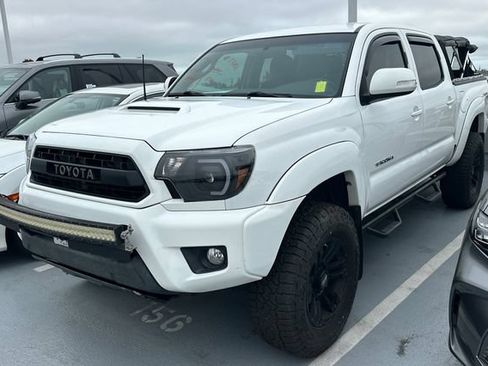 Used 2015 Toyota Tacoma 4x4 Double Cab w/ TRD Sport Package image 2