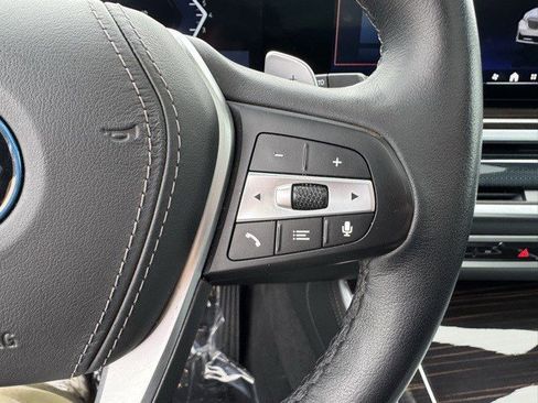 Used 2025 BMW X5 xDrive50e image 17