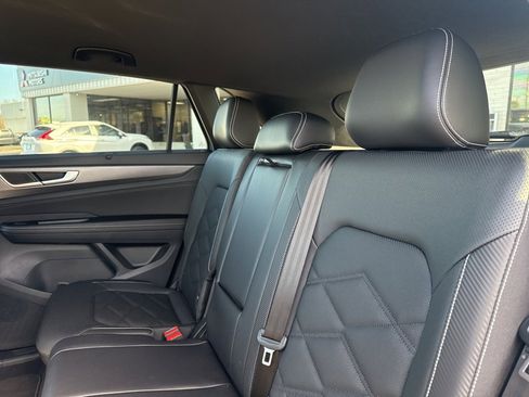 Used 2024 Volkswagen Atlas Cross Sport SE image 39
