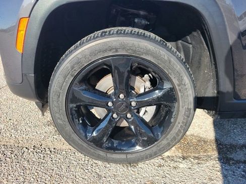 Used 2023 Jeep Grand Cherokee Altitude image 26