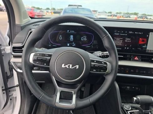 Certified 2025 Kia Sportage EX FWD image 9