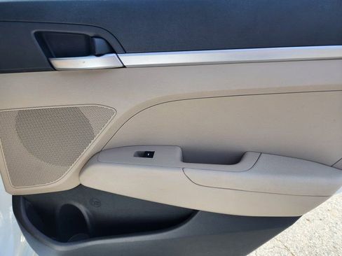 Used 2019 Hyundai Elantra SE image 7
