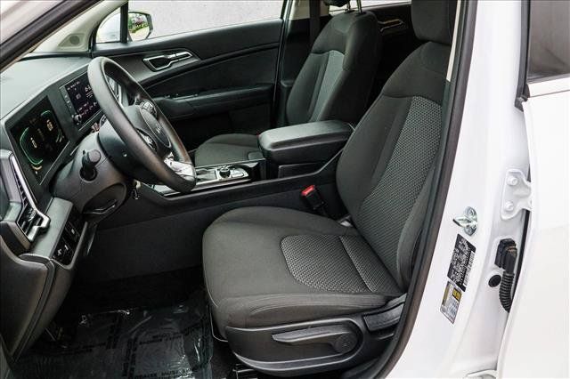 Used 2025 Kia Sportage LX AWD/4WD image 11