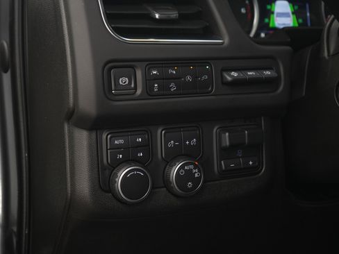 Used 2021 Chevrolet Suburban Premier w/ Premium Package AWD/4WD image 27
