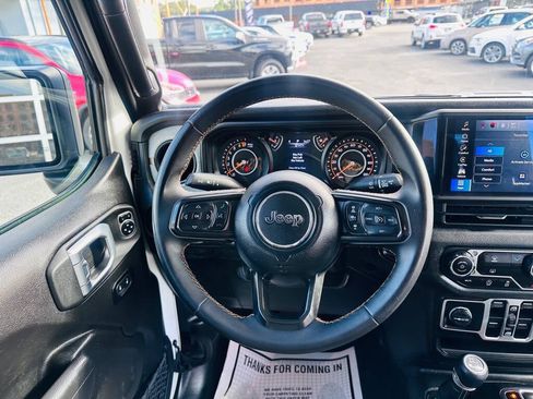 Used 2025 Jeep Gladiator Sport AWD/4WD image 11