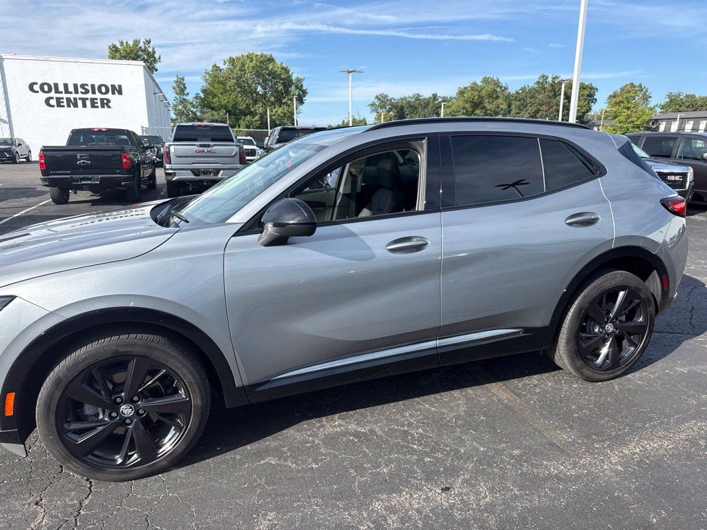Used 2023 Buick Envision Essence w/ Sport Touring Package AWD/4WD image 5