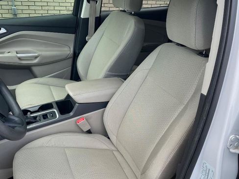 Used 2017 Ford Escape SE w/ Equipment Group 201A image 18