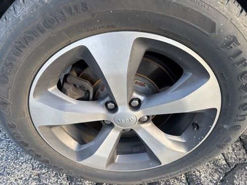 Used 2020 Jeep Cherokee Limited w/ Technology Group image 6