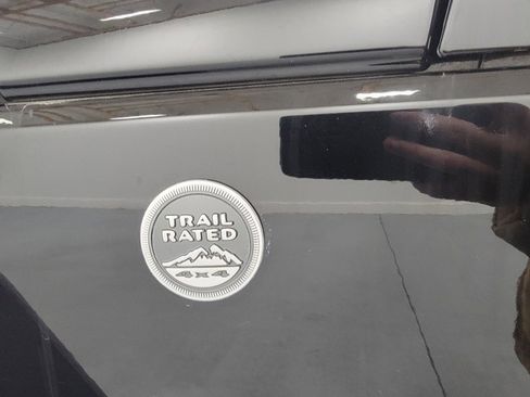 Used 2018 Jeep Wrangler Unlimited Rubicon w/ Connectivity Group image 13