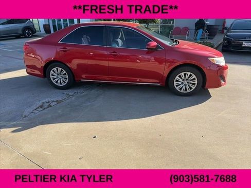 Used 2014 Toyota Camry LE image 12