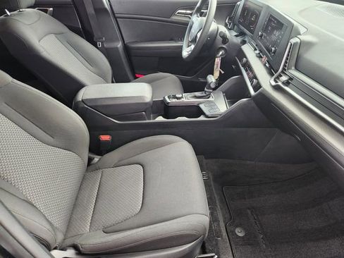 Used 2025 Kia Sportage LX FWD image 10