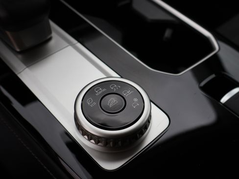 Used 2025 Mitsubishi Outlander SE image 34