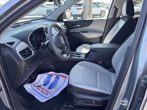 Used 2023 Chevrolet Equinox LS w/ LS Convenience Package FWD image 3