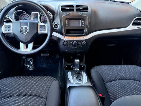 Used 2018 Dodge Journey SE w/ Connectivity Group FWD image 12
