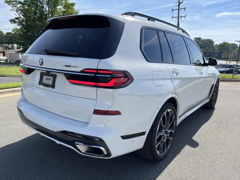 Used 2023 BMW X7 xDrive40i w/ M Sport Package AWD/4WD image 9