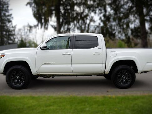 Used 2023 Toyota Tacoma SR5 w/ Technology Package image 8