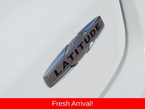 Used 2023 Jeep Compass Latitude AWD/4WD image 19