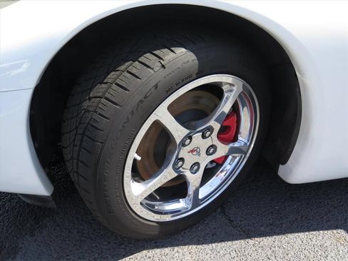 Used 2004 Chevrolet Corvette Coupe w/ Preferred Equipment Group RWD image 14