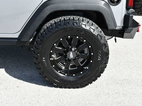 Used 2016 Jeep Wrangler Unlimited Rubicon w/ Connectivity Group AWD/4WD image 62