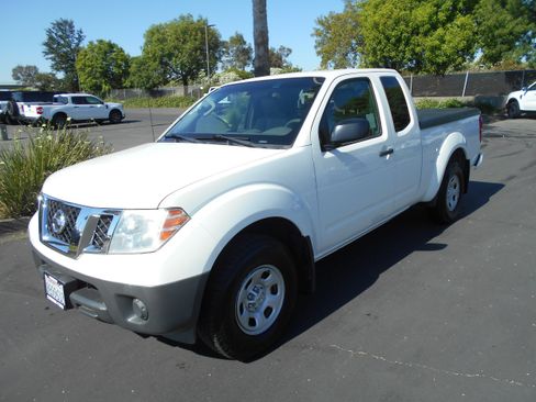 Used 2019 Nissan Frontier S RWD image 1