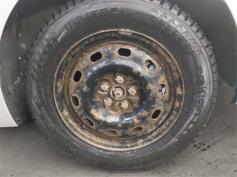 Used 2021 Toyota Prius LE image 14