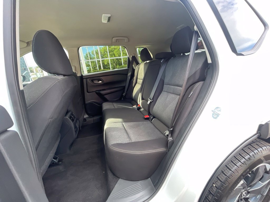 Certified 2024 Nissan Rogue SV AWD/4WD image 13