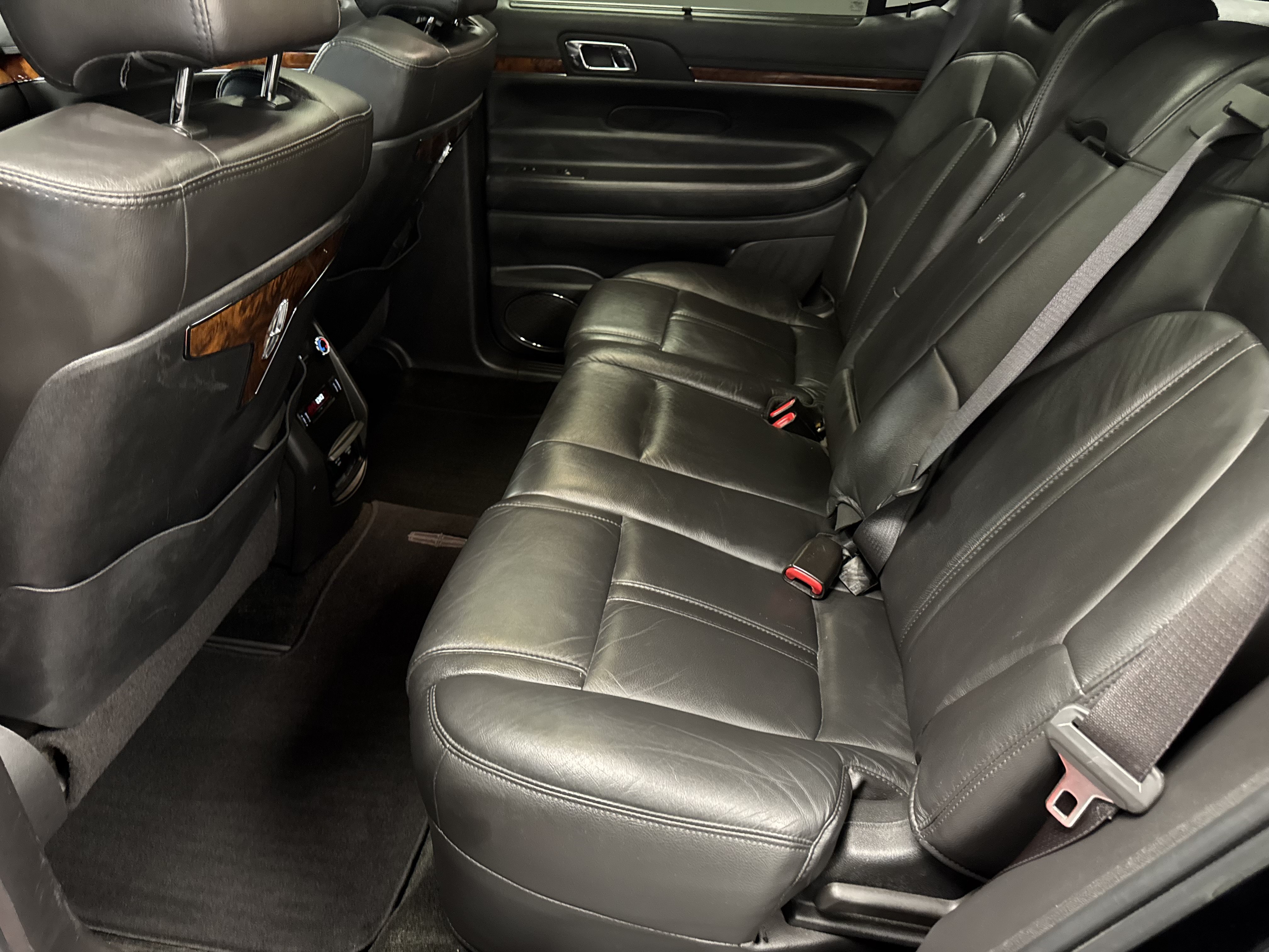 Used 2017 Lincoln MKT AWD image 9