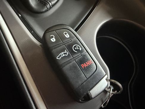 Used 2022 Dodge Challenger SXT w/ Driver Convenience Group image 24