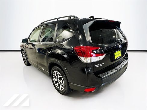 Certified 2023 Subaru Forester Premium image 7
