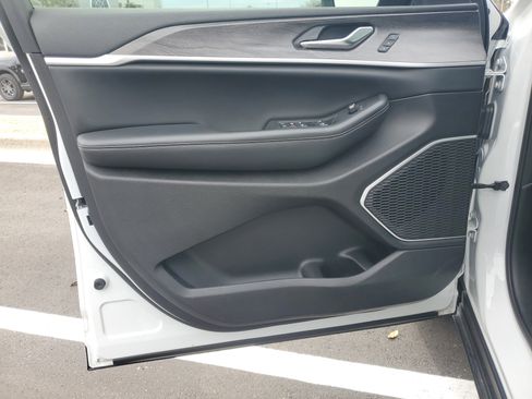 Used 2022 Jeep Grand Cherokee L Limited image 14