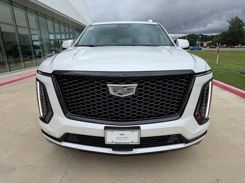 Used 2025 Cadillac Escalade ESV Sport Platinum w/ LPO, ONYX Package AWD/4WD image 8
