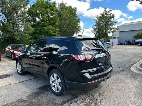 Used 2017 Chevrolet Traverse LT w/ Style and Technology Package FWD image 3