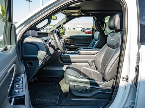 Used 2025 Ford Expedition Max Platinum w/ Stealth Appearance Package AWD/4WD image 40
