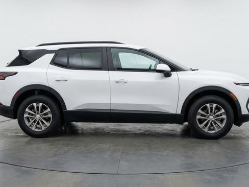 Used 2025 Chevrolet Equinox LT FWD image 11
