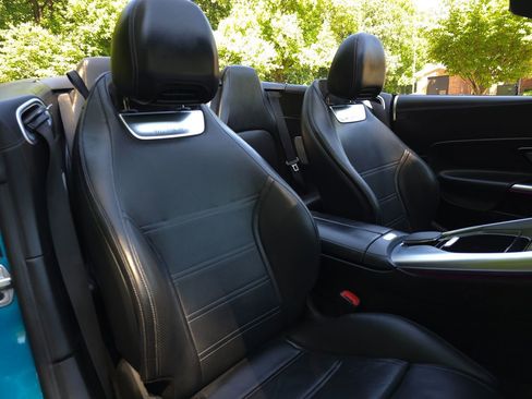 Used 2022 Mercedes-Benz SL 55 AMG 4MATIC w/ Driver Assistance Package image 25