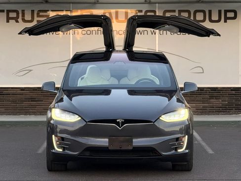 Used 2016 Tesla Model X 90D AWD/4WD image 2