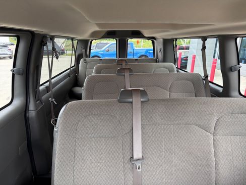 Used 2025 Chevrolet Express 3500 LT w/ LT Preferred Equipment Group RWD image 23